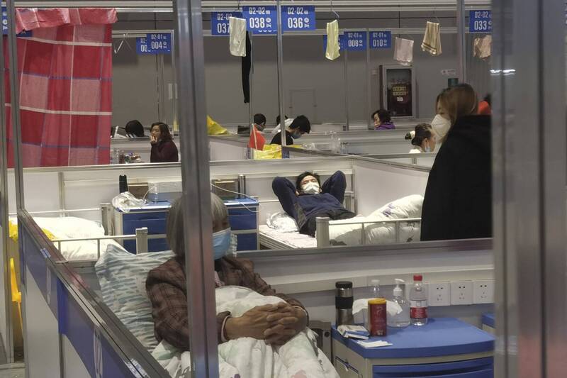 中国新冠肺炎疫情延烧，广州市一名确诊者入住方舱医院后，担心遭到歧视而轻生。（美联社）(photo:LTN)
