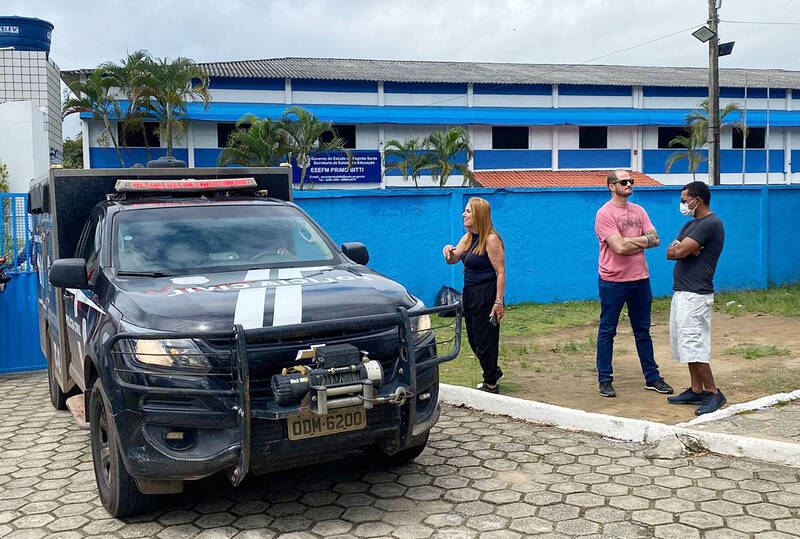巴西於當地時間週五上午發生兩起校園槍擊案，據指一名槍手接連到兩所學校開槍，目前傳出造成至少3人死亡、11人受傷。圖為其中一所遭到攻擊的學校。（法新社）