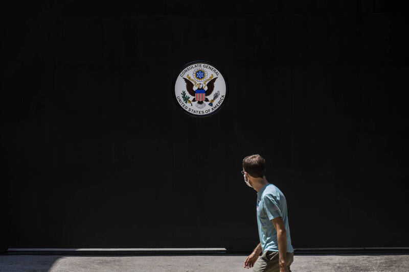 美国驻中使领馆今（28）日发布紧急声明，称中共已经扩大对武汉肺炎的管控，并鼓励美国公民准备至少14天的生活物资。（彭博）(photo:LTN)