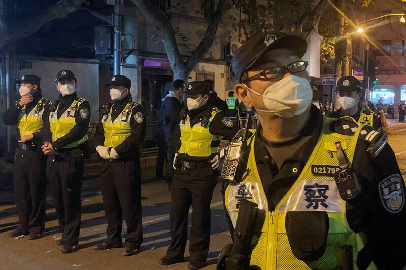 过去几天中国曾发生抗议行动的地区，明显可见警力大增。（路透）(photo:LTN)
