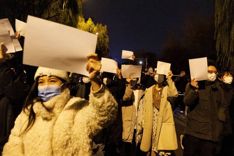 路透社报导，中国当局已开始调查白纸运动参加者。（路透）(photo:LTN)