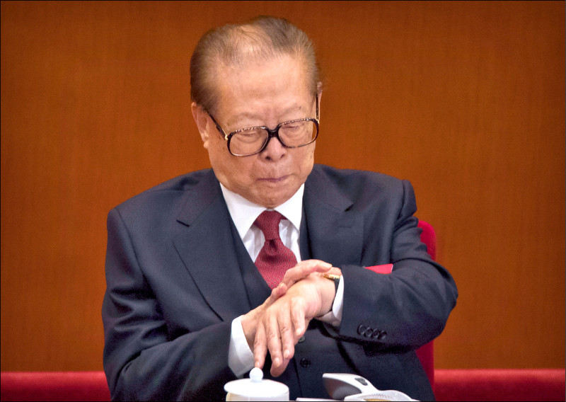 国前国家主席江泽民（右）11月30日病逝，享寿96岁。（美联社档案照）(photo:LTN)