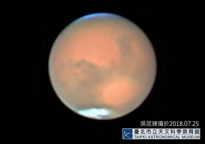 今年的火星「衝」發生在12月8日下午1時42分，是最適合觀察時刻。示意圖。（北市天文館提供）