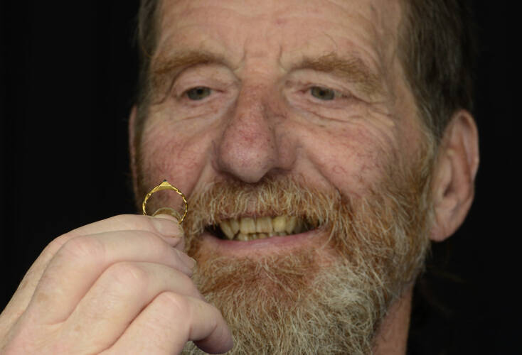 69岁博德在田地找到1枚14世纪末古老戒指。（图撷取自「Noonans Mayfair」官网）(photo:LTN)