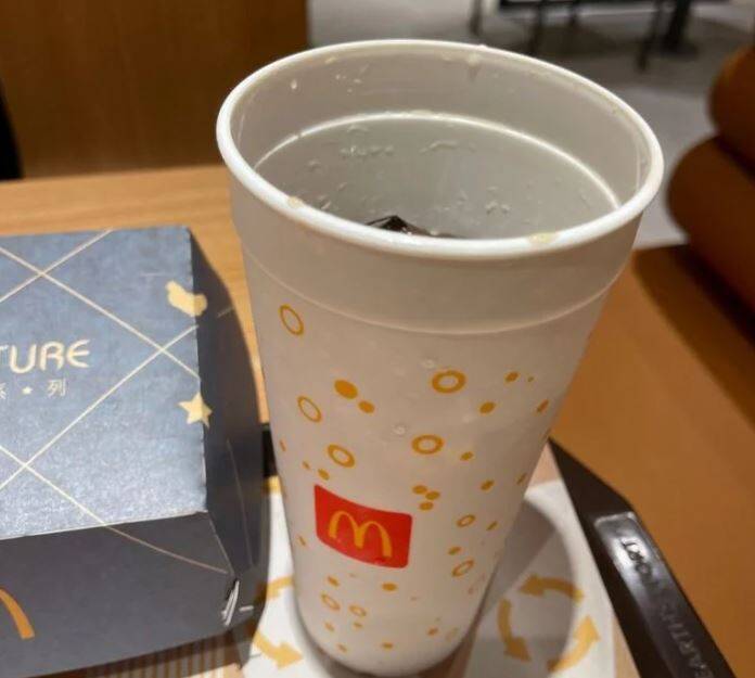 McDonald's new drink cups "can't be taken away"! Employees come forward