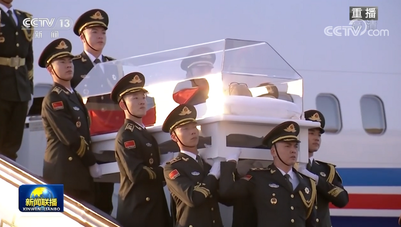 江泽民棺木昨（1）日下午由专机从上海运抵北京。（图撷取自「央视网」）(photo:LTN)