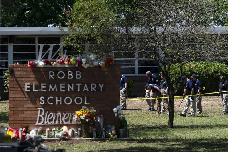 美国德州尤瓦尔迪洛伯小学5月发生枪击案，倖存者近日提告尤瓦尔迪市政府等。（美联社）(photo:LTN)