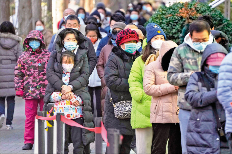 中国放宽防疫 专家警告恐200万人染疫亡