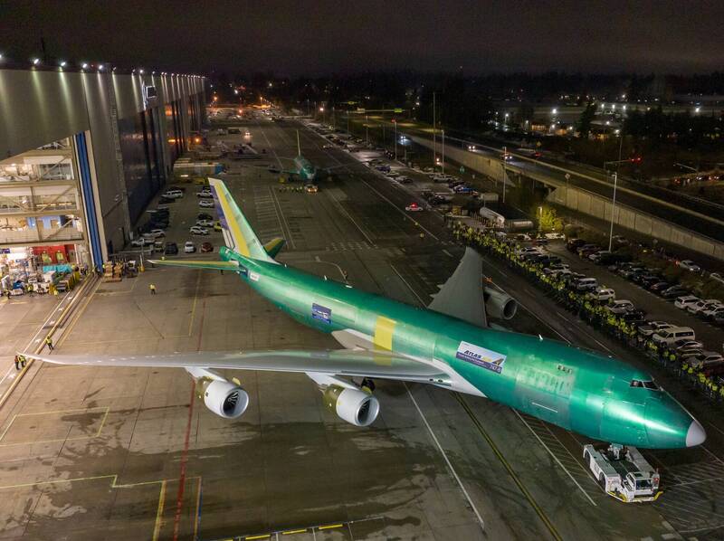 受国际油价高涨，有「空中女王」美名的波音747系列客机迎来生涯尾声，随着最后一架747货机出厂，象征空中女王的辉煌时代即将落幕。（图撷取自Boeing推特）(photo:LTN)