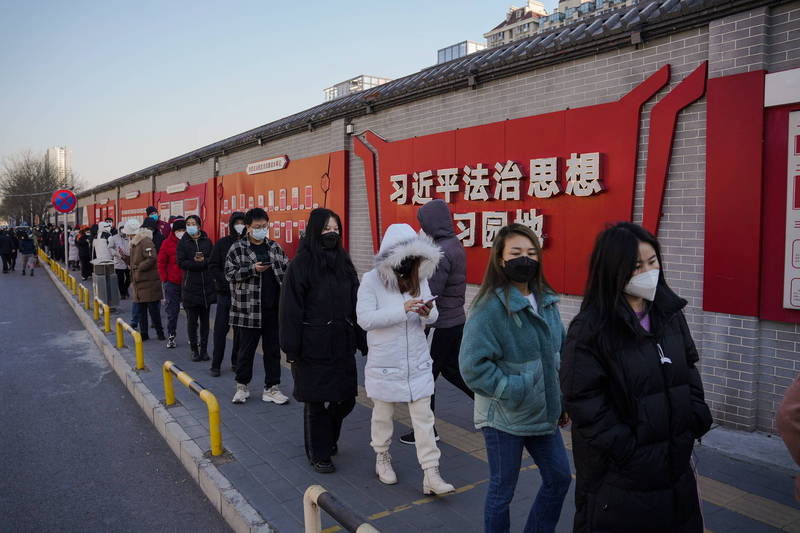 中国武汉肺炎疫情持续，今（7）日通报新增2万8062例。（欧新社）(photo:LTN)