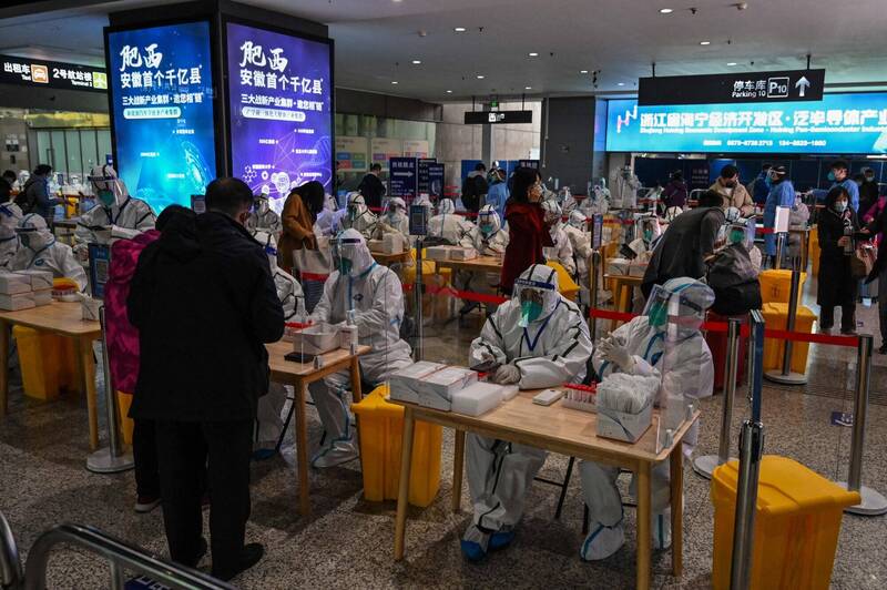 上海市疫情防控工作领导小组办公室今晚公布优化调整疫情防控相关措施，符合居家隔离条件密切接触者的隔离天数缩减为5天。（法新社档案照）(photo:LTN)