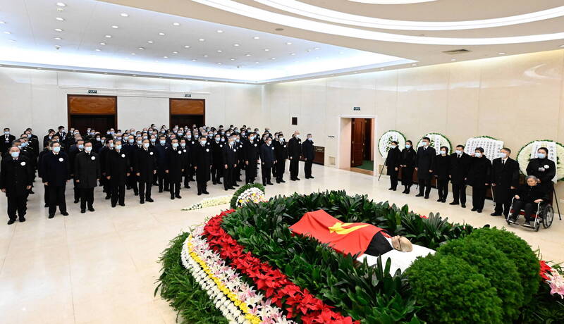 中国前国家主席江泽民11月30日病逝，中国官方以各种方式表达哀掉，6日更在北京人民大会堂举行追悼大会。（欧新社）(photo:LTN)