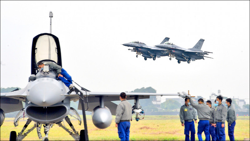 美國國防部宣布對台軍售131億元「航材零附件」，有助我國空軍戰機防禦戰力。（資料照）