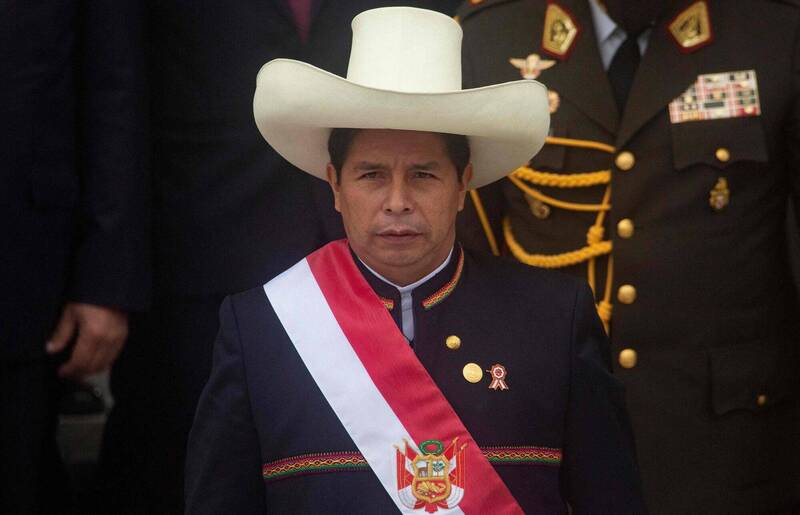 秘鲁前总统卡斯提洛（Pedro Castillo）遭弹劾罢免还因被控「叛乱」、「密谋」罪遭捕，过去他曾因出身农村而获好评。（法新社）(photo:LTN)