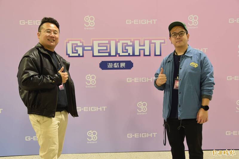 「G-EIGHT」獨立遊戲展由知名實況主六嘆（右）與熱門Youtube頻道「上班不要看」創辦人湯瑪士（左）合作，歷經1年籌備，2人策展初衷盼幫助台灣獨立遊戲製作更加發展，並找回遊戲與人的連結。（記者吳柏軒攝）