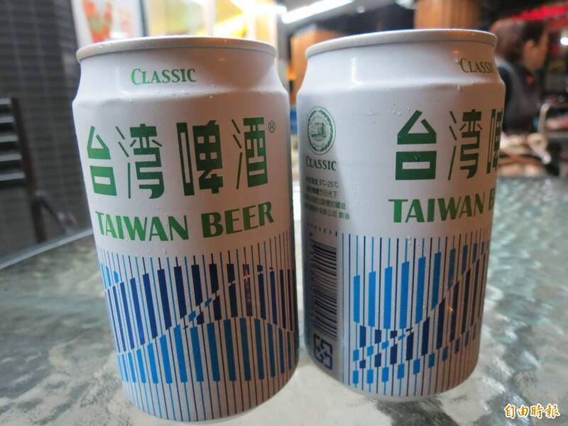 據中國海關總署官網，昨天新增酒類與飲料等產品暫停進口，包含金門高梁、台灣啤酒等。民進黨立委認為，明年開始進入2024選舉關鍵時刻，相信中國後續一定會有更多動作干擾選舉，一步步、一次次地勒索性公布，阻擋台灣的農漁產品進口，行政院應盡快提出因應配套。（資料照）