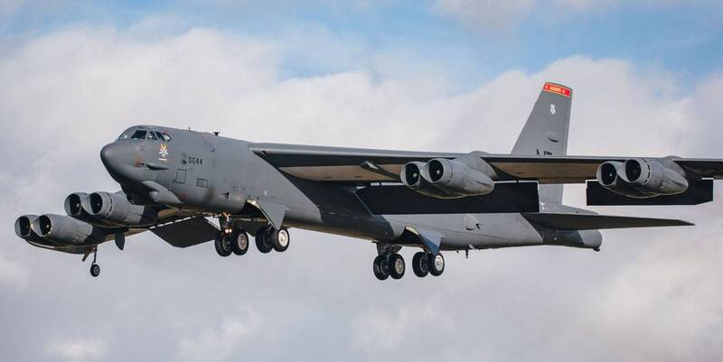 美国空军表示，1架B-52轰炸机9日在南加州海岸上空成功试射AGM-183A「空射快速反应武器」。图为B-52轰炸机。（路透）(photo:LTN)