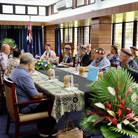 澳洲前副总理麦科米克（Michael McCormack）前往太平洋波纳佩访问，喝了当地欢迎饮品sakau后身体不适送医。（图撷自Michael McCormack推特）(photo:LTN)