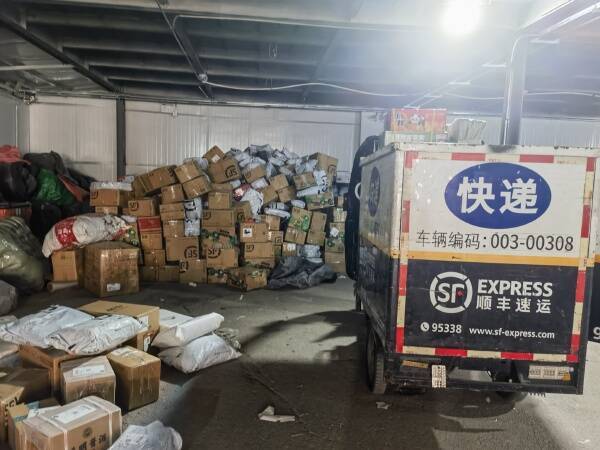 北京疫情冲击物流业，导致大批快递物件堆积如山。（取自网路）(photo:LTN)