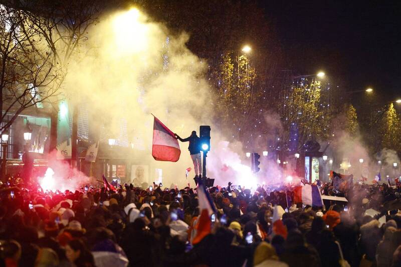 法国球迷涌上街头。（路透）(photo:LTN)