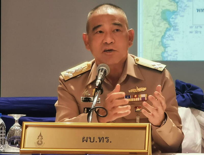 泰国皇家海军司令Choengchai Chomchoengpaet今天在记者会上书名，搜救人员发现4名苏可泰号船员的遗体，后来确认死亡人数追加至5人。（欧新社）(photo:LTN)