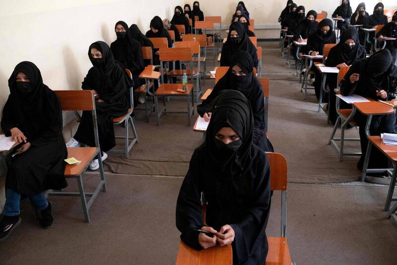 阿富汗神学士政权週二宣布，将暂停女性进入大学就读，消息传出后引发美国、英国及联合国的强烈谴责。（法新社）(photo:LTN)