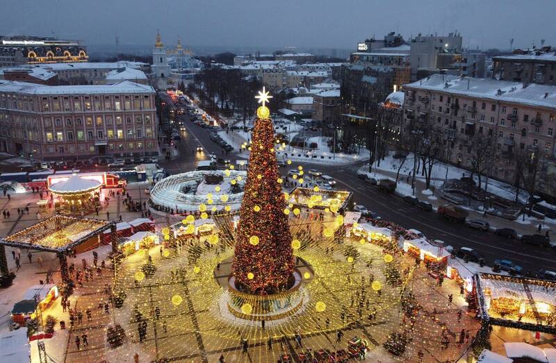 去年12月21日基辅索菲亚广场充满耶诞佳节气氛。（路透档案照）(photo:LTN)