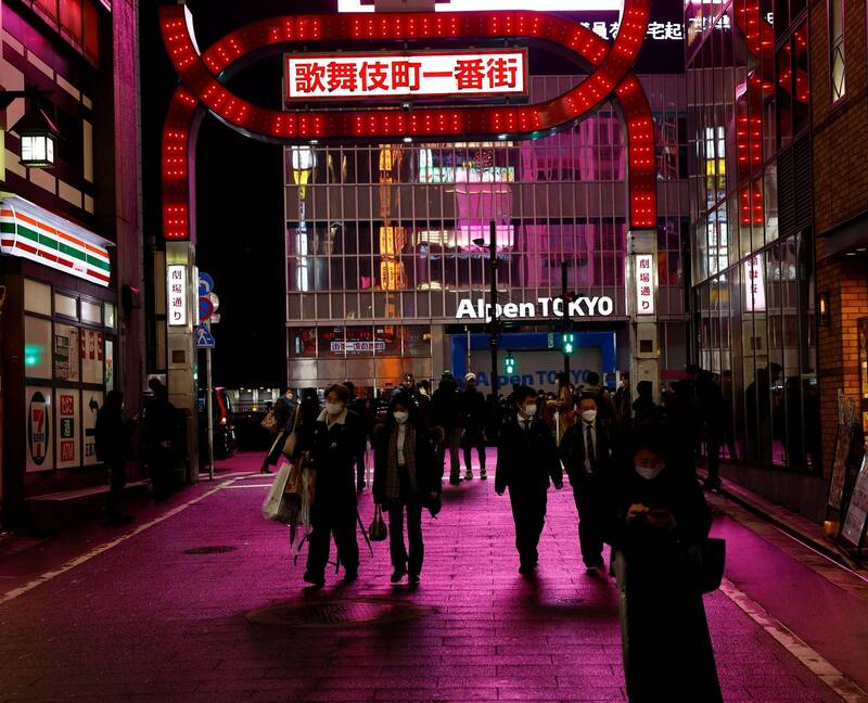 日本近日传出有女公务员下班后兼职卖淫，原因竟是为了去牛郎店消费。图为东京歌舞伎町。（路透）(photo:LTN)
