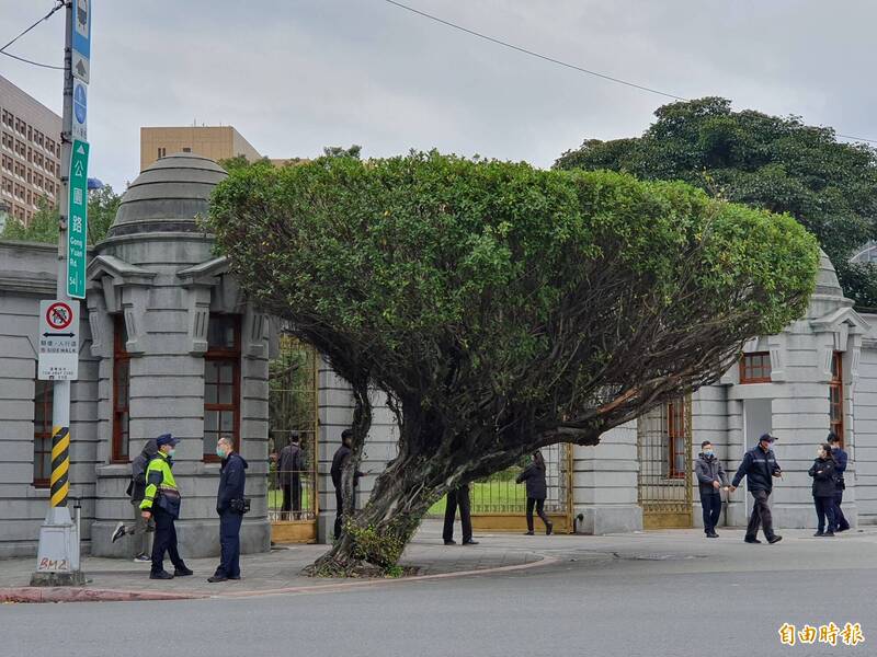 針對義務役役期延長政策，總統蔡英文今日召開國安高層會議，做最後定案，中午也與執政黨全體立委開會。（記者謝君臨攝）