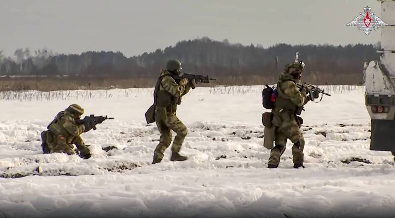 俄罗斯国防部28日公布俄军在白俄罗斯境内演习画面。（美联社）(photo:LTN)