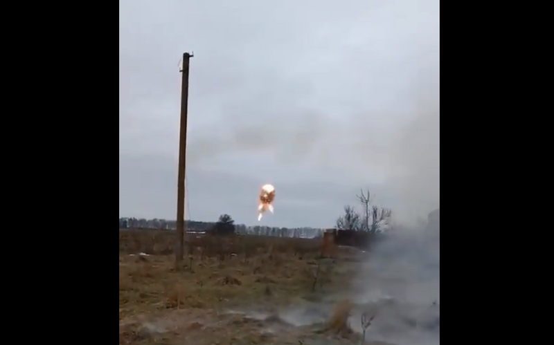 片中可见乌克兰士兵发射两枚防空飞弹，首枚未命中，下一枚则精确击中巡弋飞弹，在空中爆炸。（图撷取自Ukraine Weapons Tracker 推特）(photo:LTN)