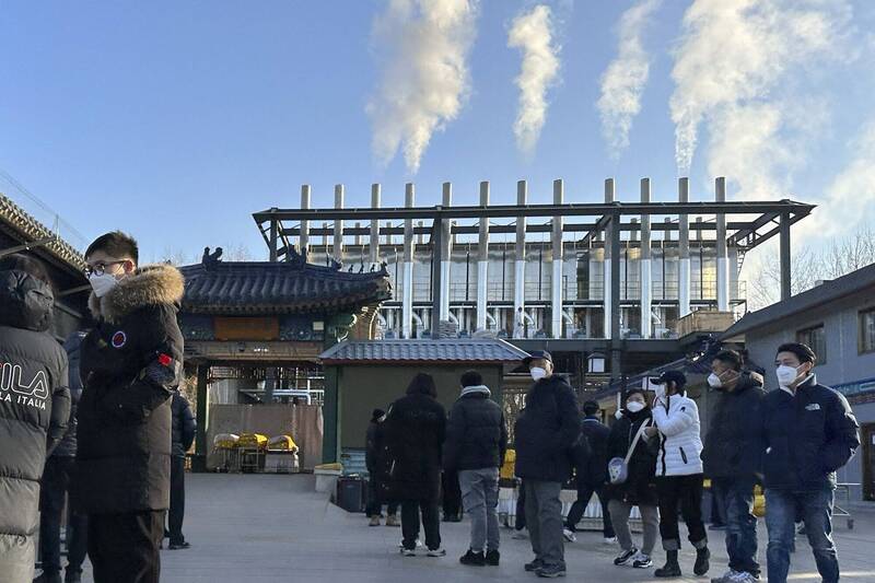 中国疫情严峻，北京殡葬出现挤兑潮，中媒有文章推估北京病逝恐达6万人。（美联社）(photo:LTN)