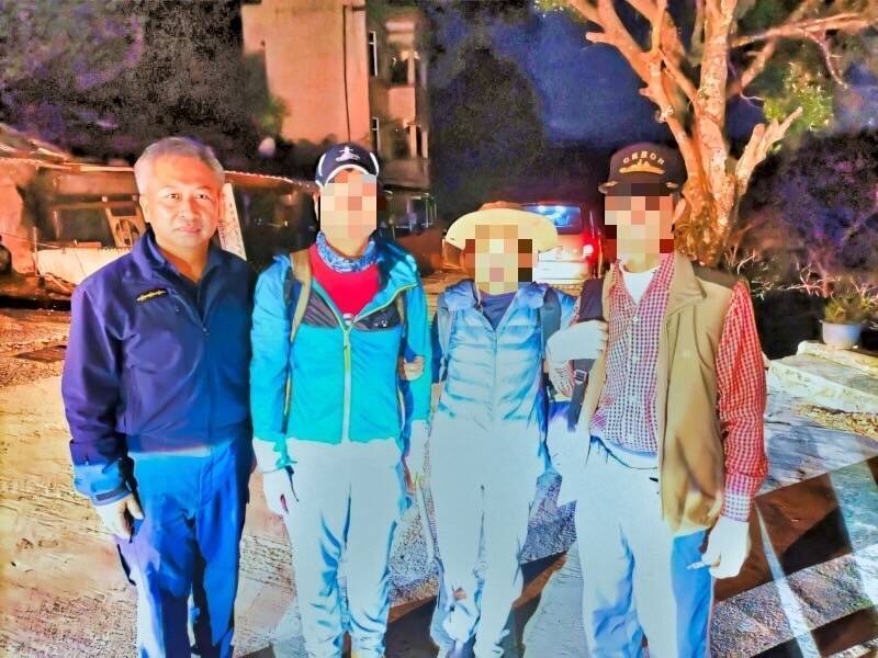 3名登山客登井步山迷路，經警方、消防人員協助平安下山。（圖由里港警分局提供）