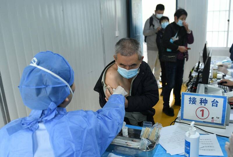随着中国去年12月取消清零政策，导致染疫人口激增，欧盟已提议提供中国免费的mRNA疫苗，协助中国控制疫情扩散。但中国政府尚未对这项提议做出回应。（法新社）(photo:LTN)