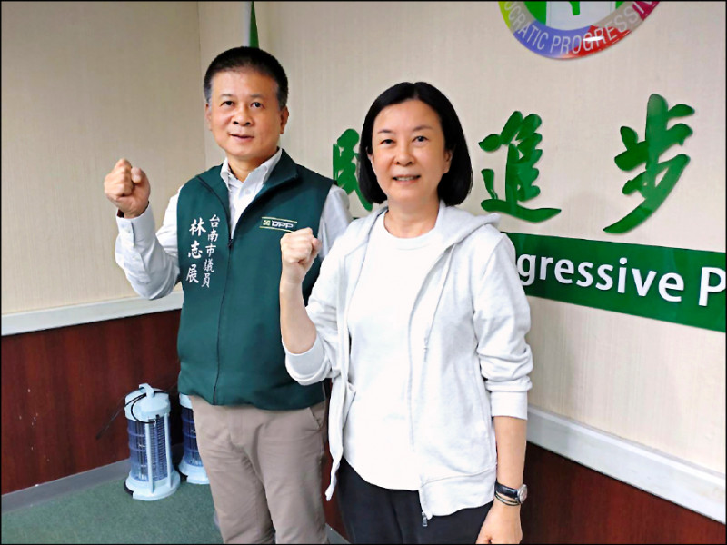 台南市正副議長選舉傳賄選，公督盟執行長張宏林指出，民進黨內部的自律機制顯然不足，必須檢討，嚴肅面對問題。圖為涉案交保的議長邱莉莉、副議長林志展。（資料照）