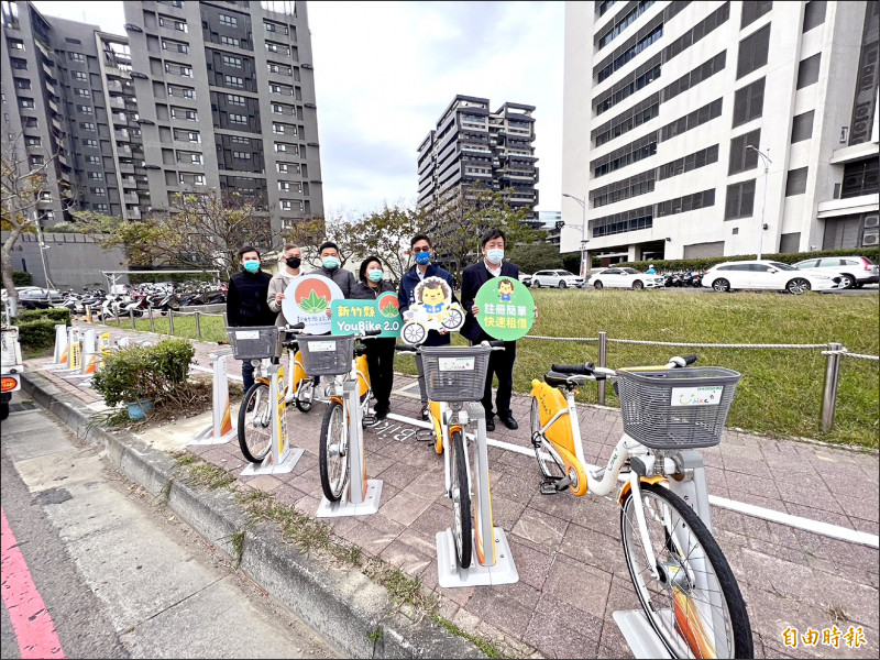 新竹縣首件民間捐贈YouBike站位於台元科技園區旁。（記者廖雪茹攝）