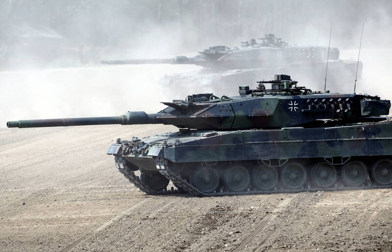 美国《华尔街日报》报导，波兰已在考虑提供乌克兰所有的240辆豹二主战车。图为德国陆军的豹二战车。（路透）(photo:LTN)