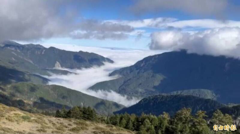 冬季上合歡山，可觀賞美麗的雲海。（記者張協昇攝）