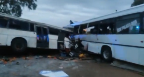 塞内加尔今日发生一起严重的交通事故，两辆公车正面相撞，造成至少38人死亡。（撷取自推特）(photo:LTN)
