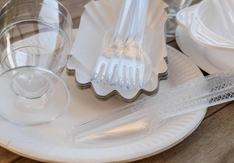 英国研拟禁止餐厅、外带店、咖啡店再提供免洗塑胶餐具。（法新社）(photo:LTN)