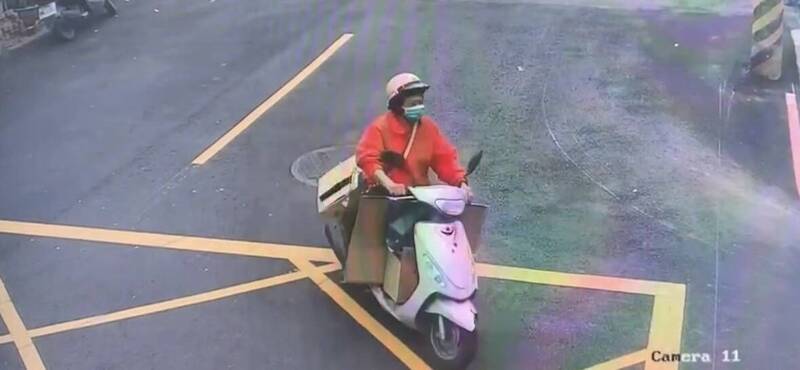 71歲拾荒婦拿走童書吃官司 親登門道歉