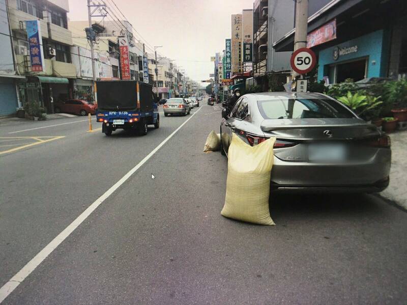 基隆|放「稻穀包」保護愛車反遭擦撞 警：車主違規 - 社會 - 自由時報電子報