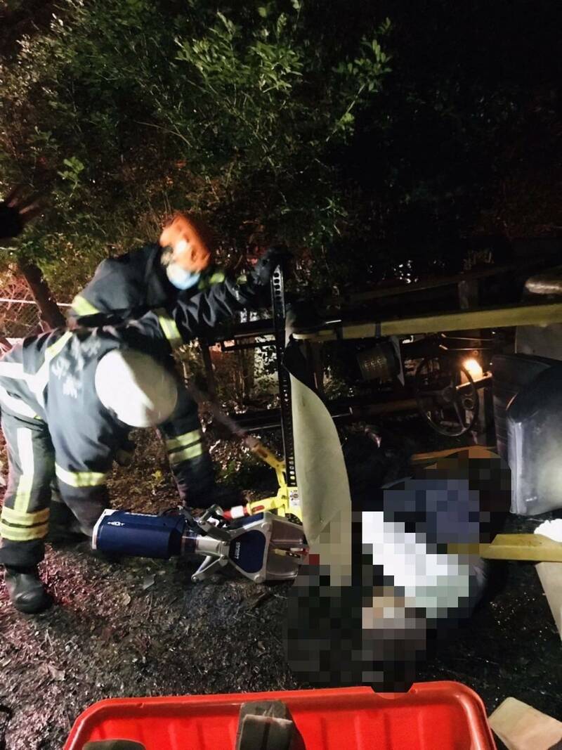 苗栗|苗栗老翁整地遭堆高機壓住 失去生命跡象送醫搶救 - 社會 - 自由時報電子報