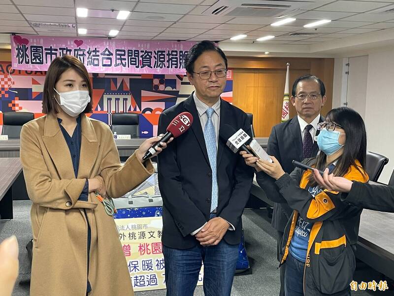 對於記者追問酒後開車問題，桃園市長張善政反而教育記者，「抿」代表酒沒有下肚。（記者謝武雄攝）