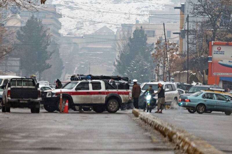 阿富汗外交部附近发生自杀炸弹攻击，神学士（Taliban）安全部队封锁了一条道路。（法新社）(photo:LTN)