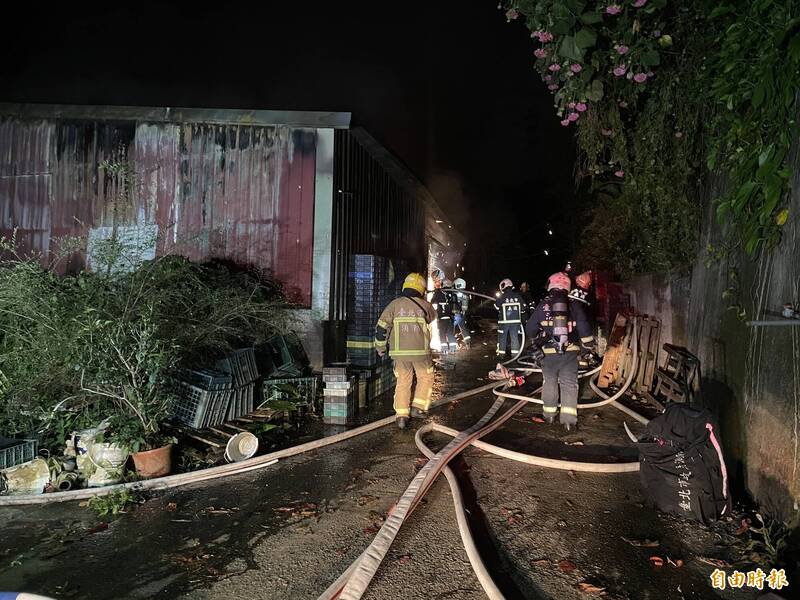 台北|台北內湖山區鐵皮屋深夜火警 消防大陣仗救援 - 社會 - 自由時報電子報