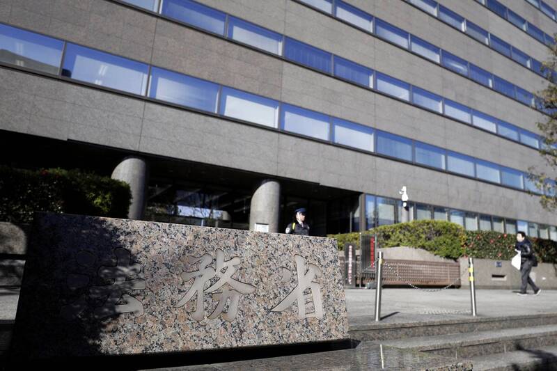 日本法务省表示，49岁女死刑犯上田美由纪在吃饭时噎住身亡。日本法务省大楼示意图。（彭博）(photo:LTN)