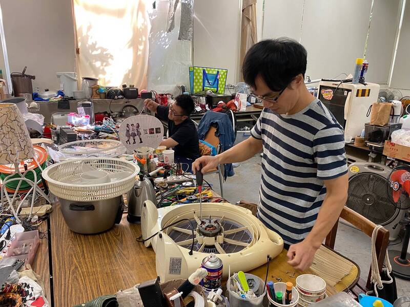 環保局的家電診所一年收案2000多件,修復率達8成。(記者蔡淑媛翻攝) 環保局的家電診所一年收案2000多件,修復率達8成。(記者蔡淑媛翻攝)