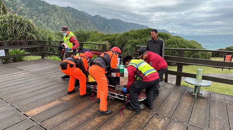 花蓮縣豐濱鄉石梯坪遊憩區內今早發生一起落水意外。（民眾提供）