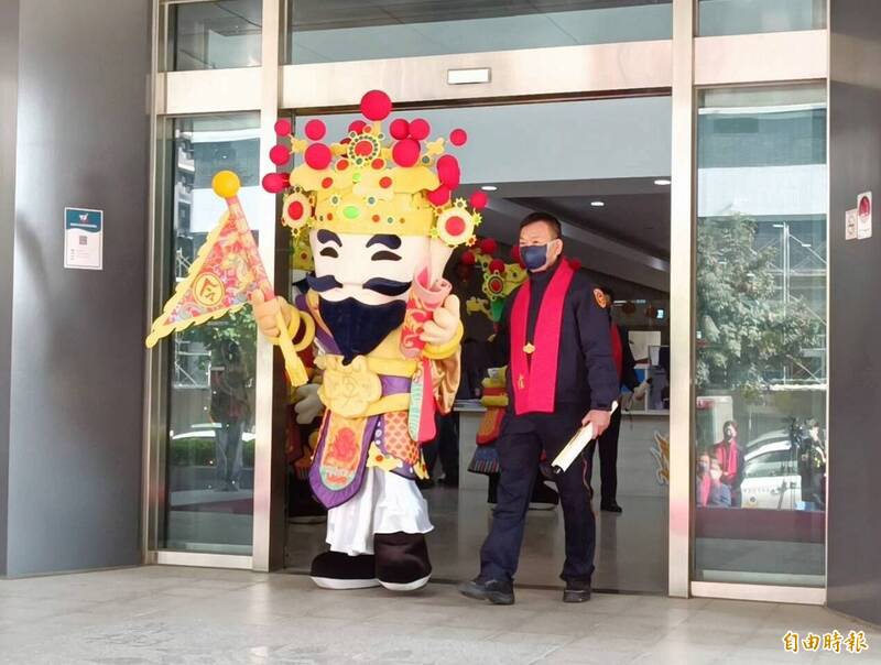 台南|台南永康警分局迎春祈福、保平安  南鯤鯓代天府6大神偶助陣 - 生活 - 自由時報電子報